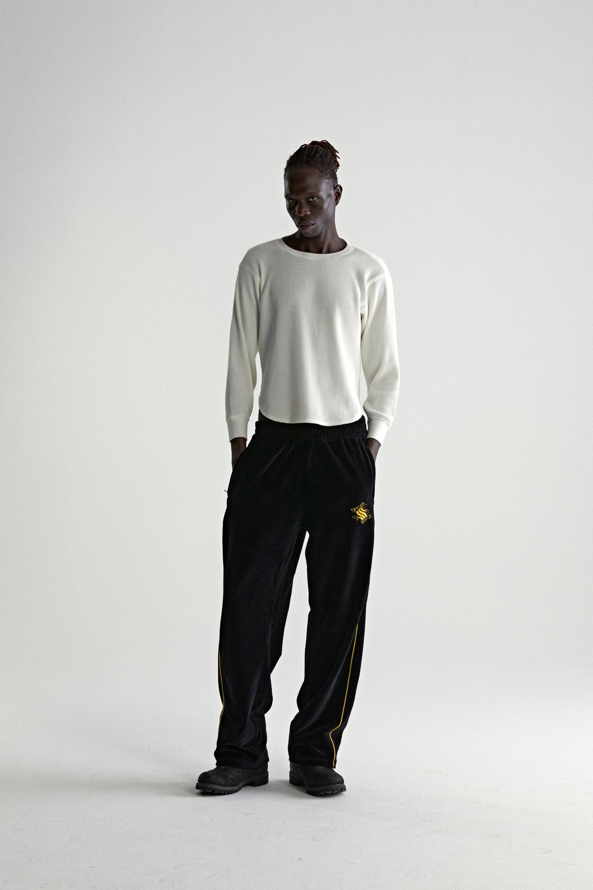 OUTLINE VELOUR TRACK PANT