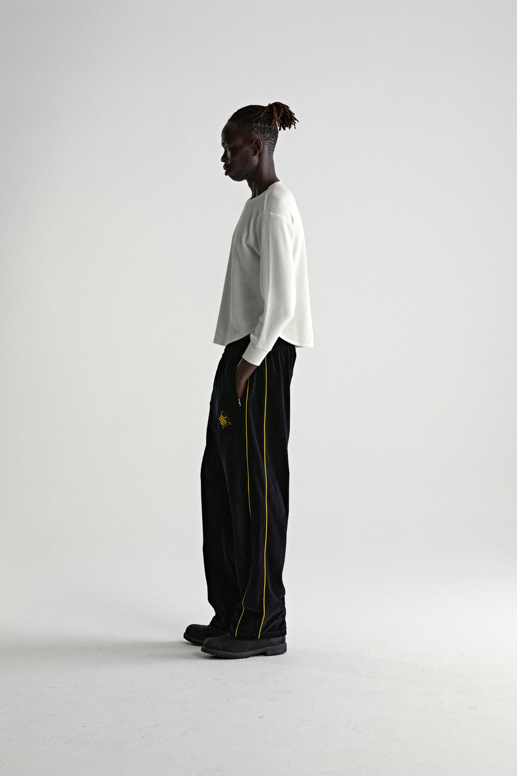 OUTLINE VELOUR TRACK PANT