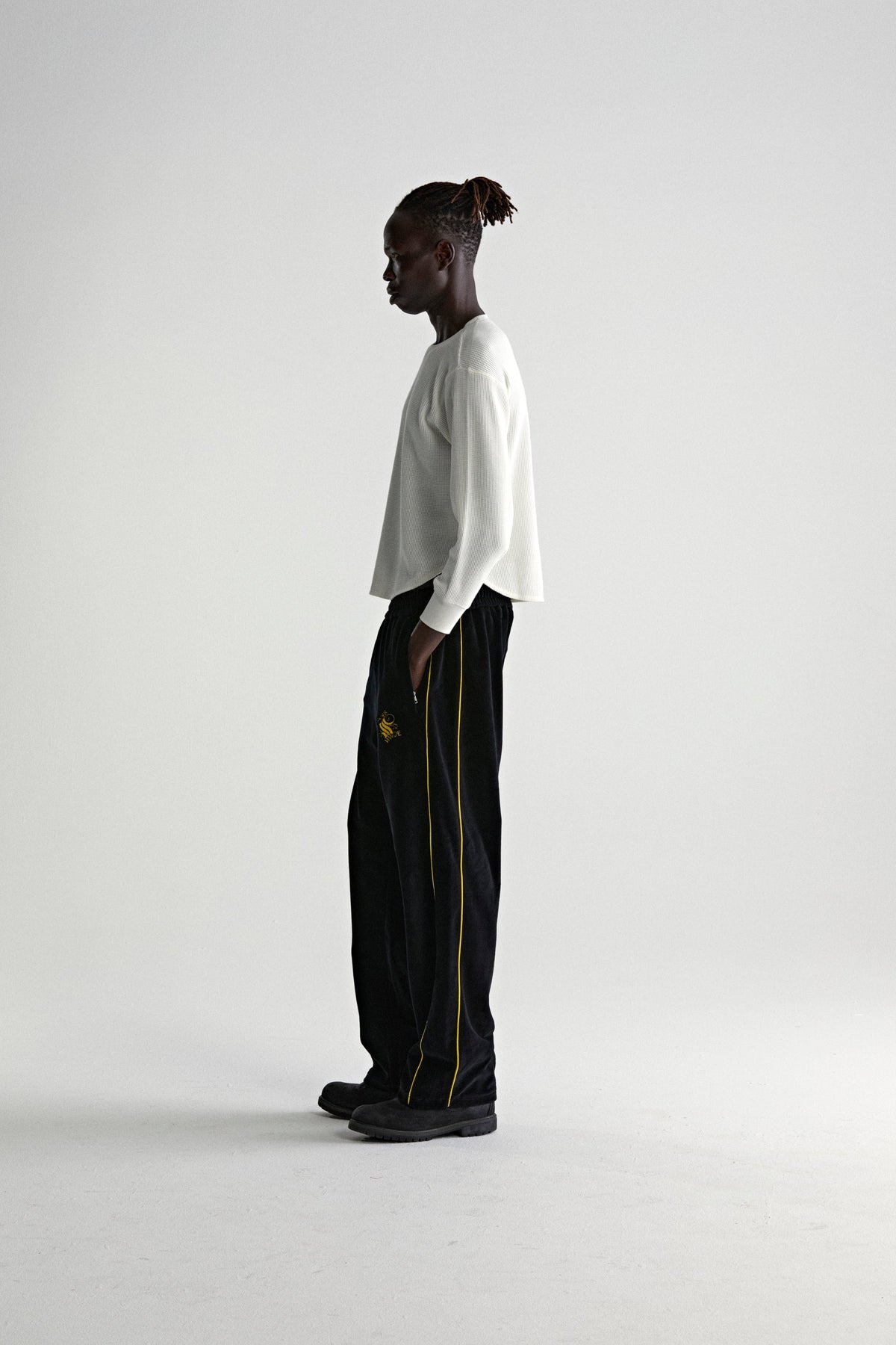 OUTLINE VELOUR TRACK PANT