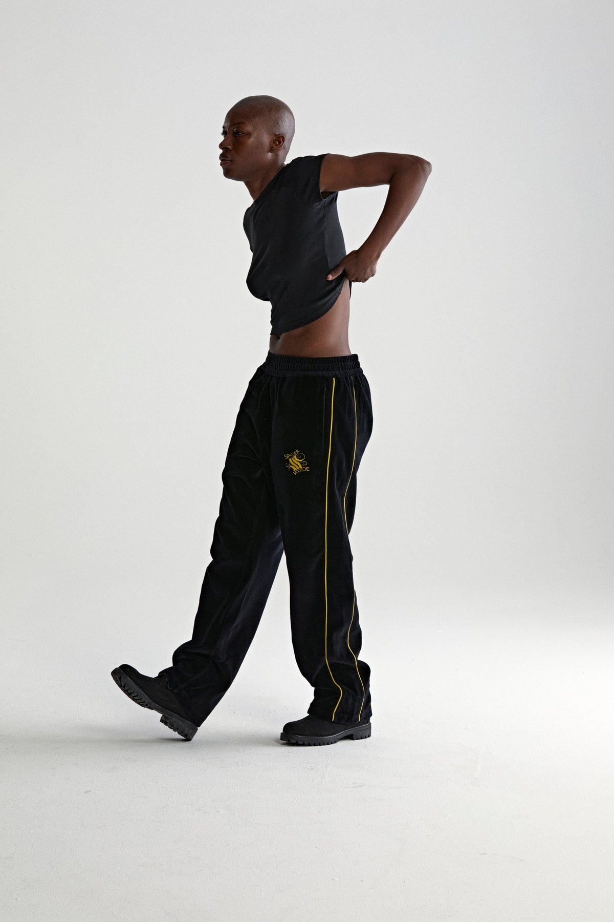 OUTLINE VELOUR TRACK PANT