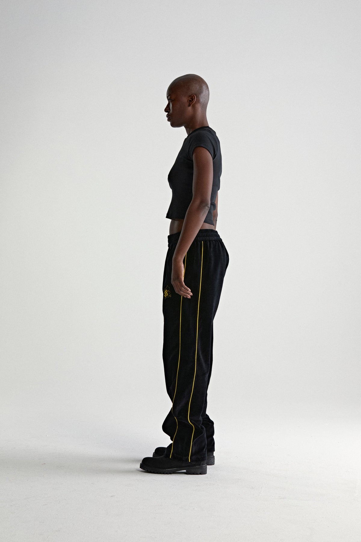 OUTLINE VELOUR TRACK PANT