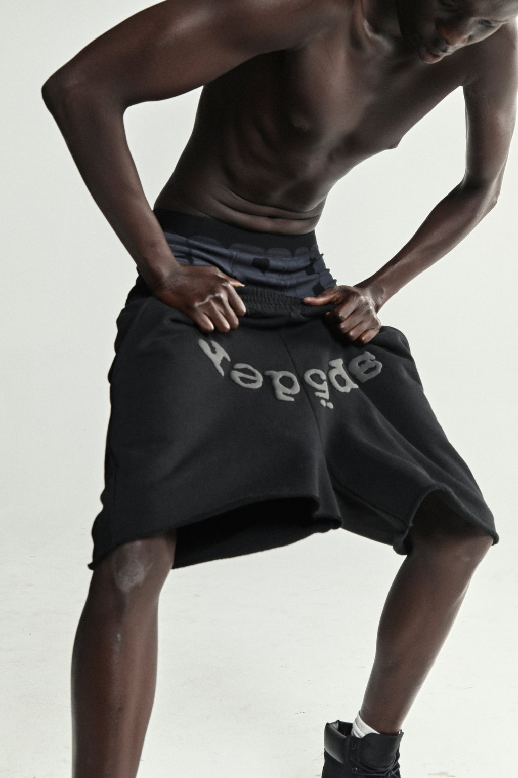 OG WEB V2 PHANTOM SWEATSHORT