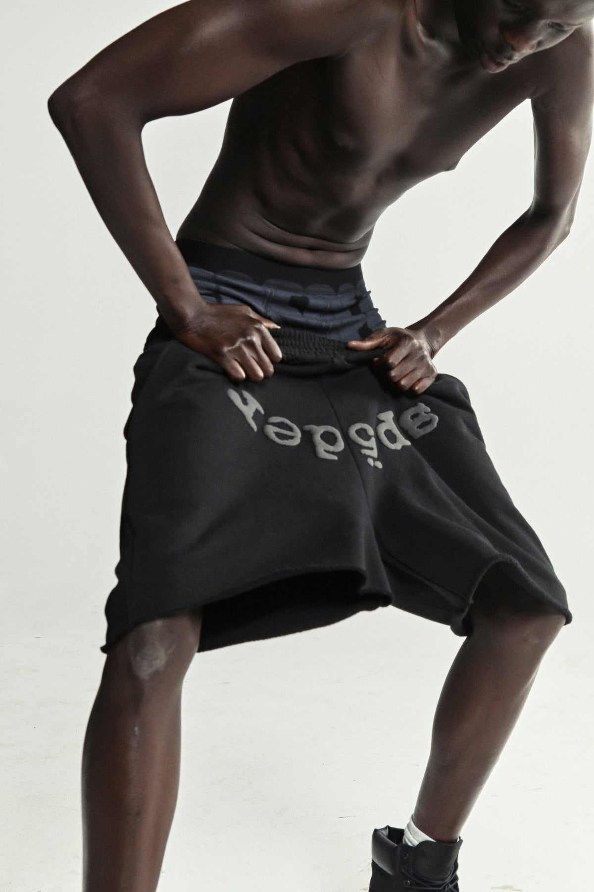 OG WEB V2 PHANTOM SWEATSHORT