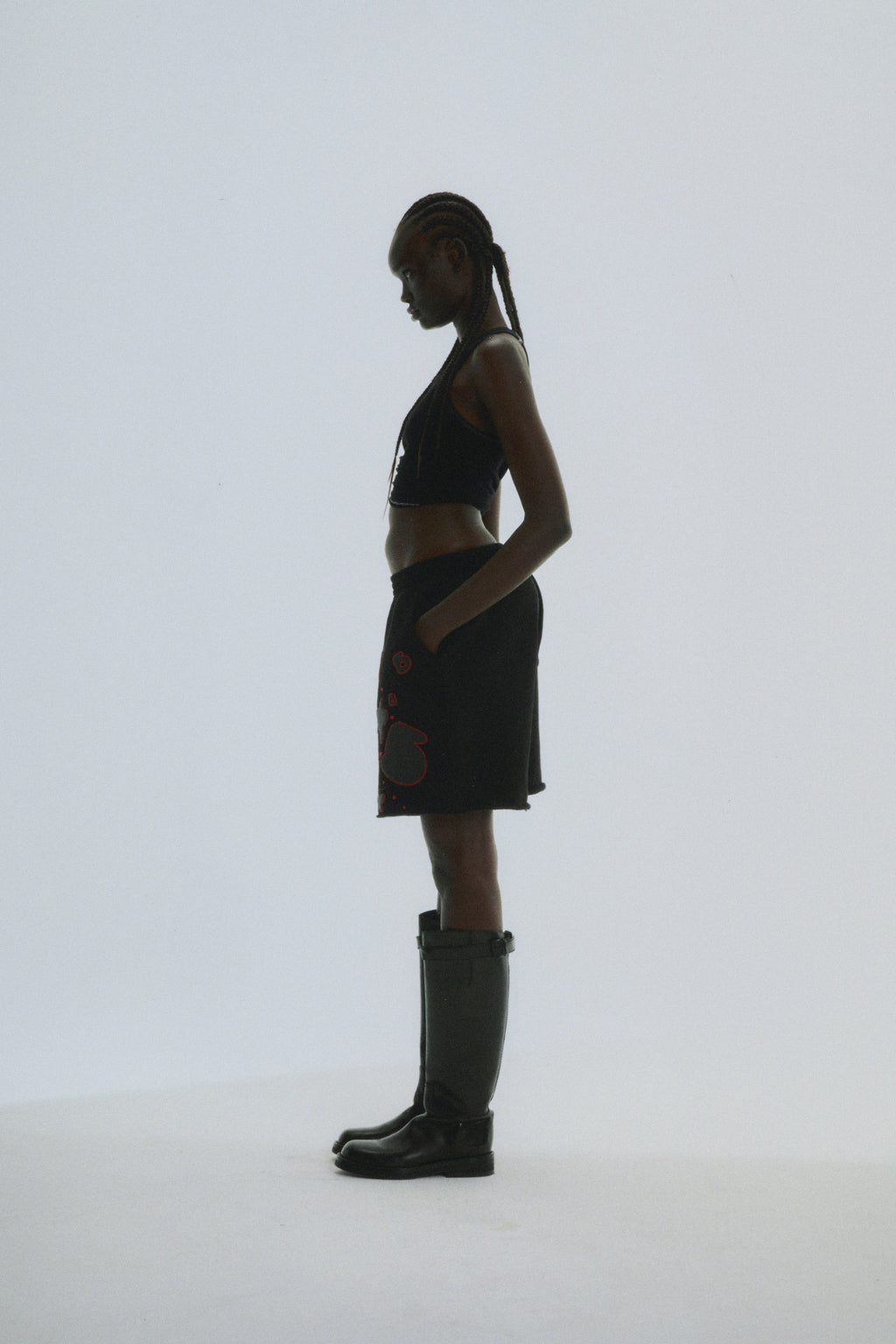 BELUGA OUTLINE SWEATSHORT