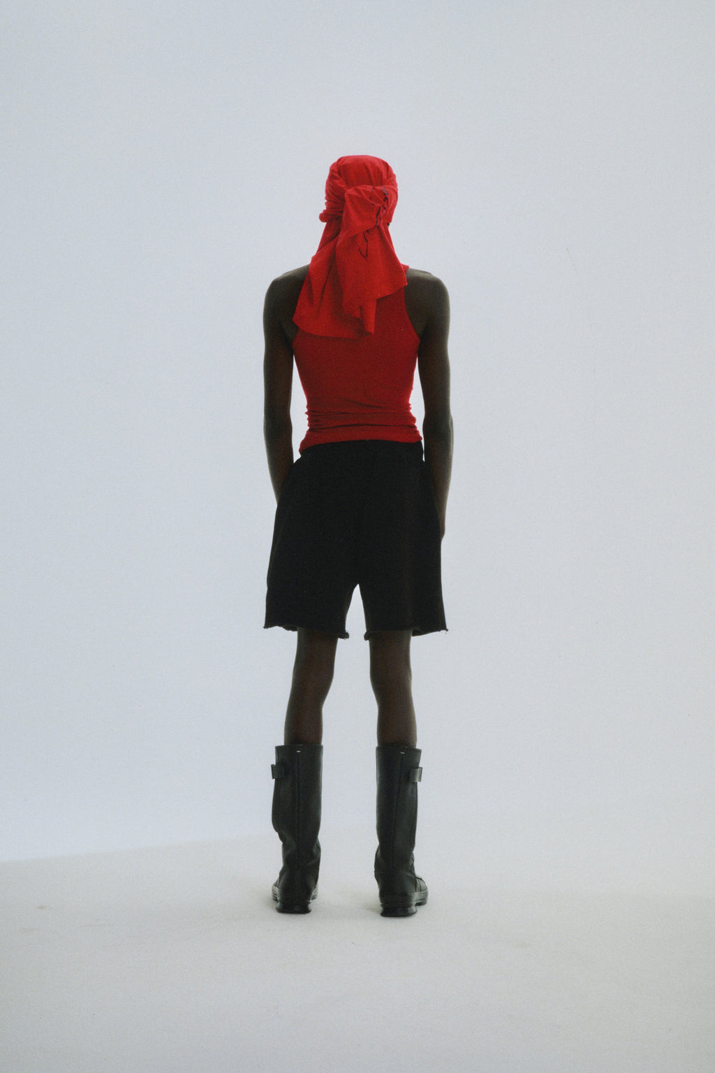BELUGA OUTLINE SWEATSHORT