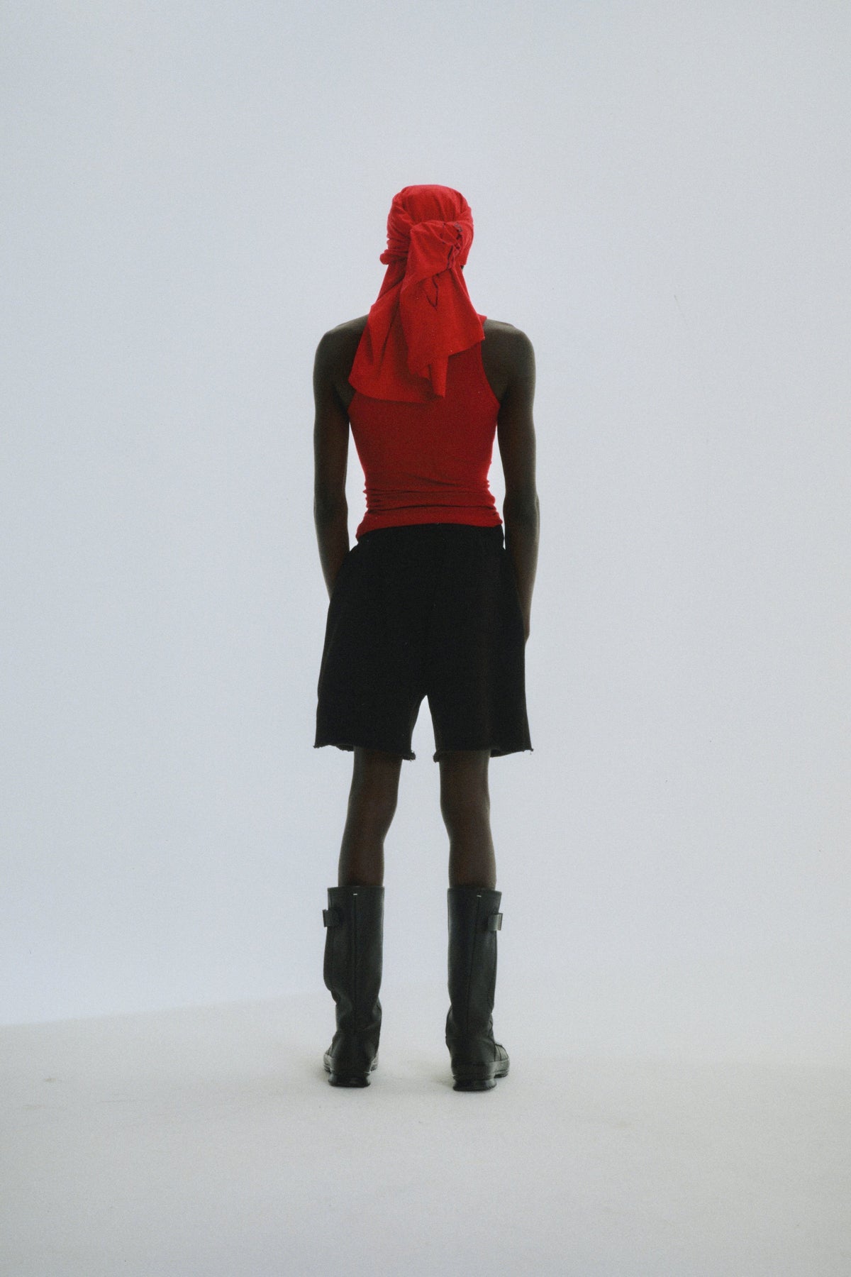 BELUGA OUTLINE SWEATSHORT