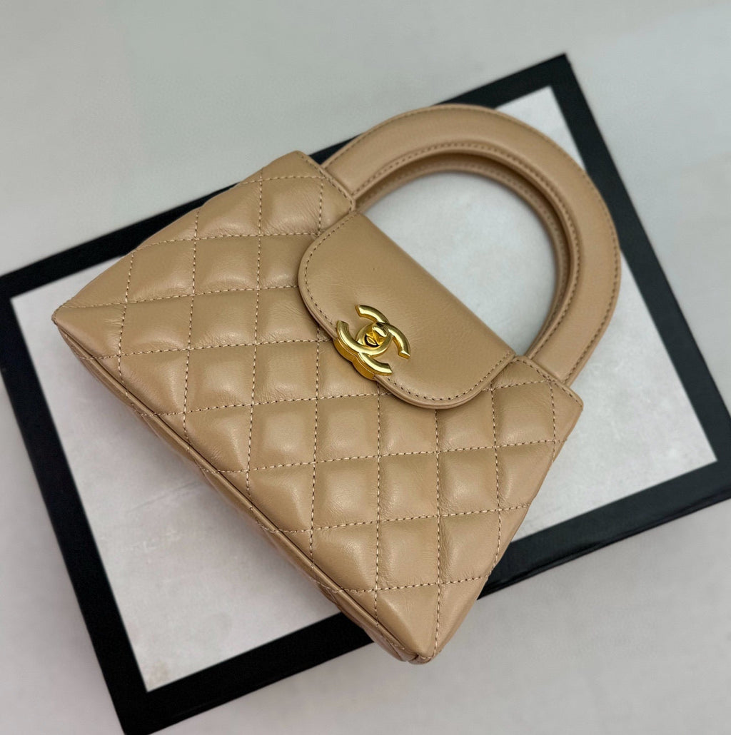cc 24a nano 19cm kelly shopper bag beige lambskin