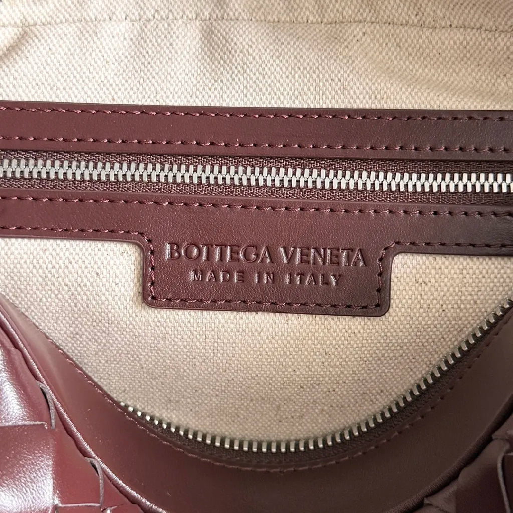 BV 25 Small Intrecciato Camera Bag 24.5cm Barolo  Cowhide HW