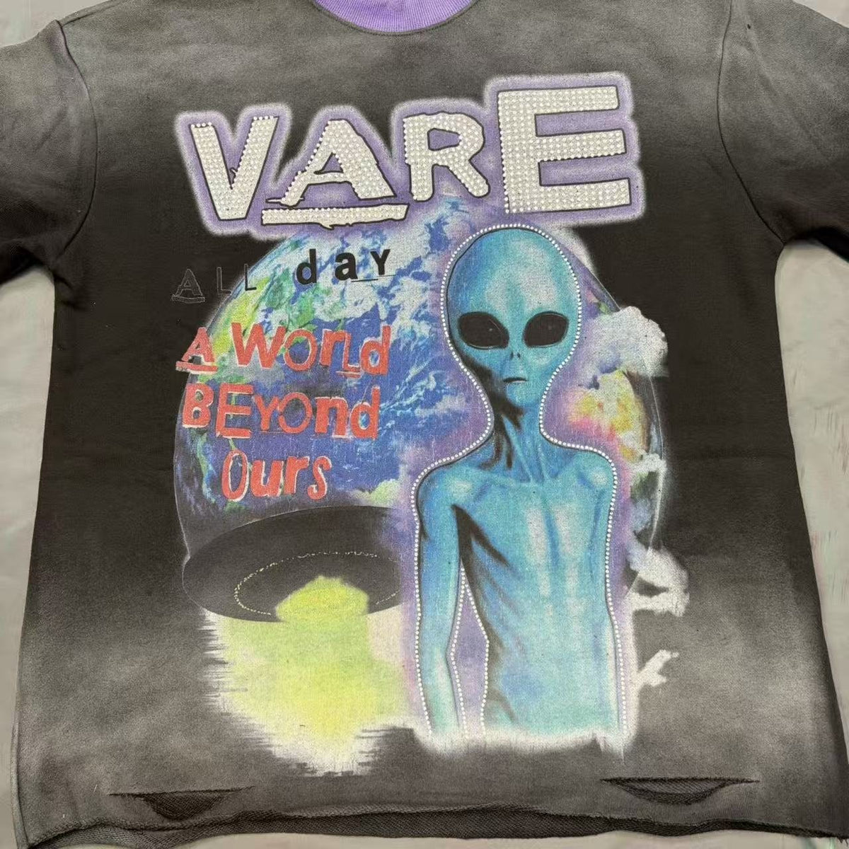 VALE ALL DAY USA A World Beyond Ours Alien Graphic T-Shirt