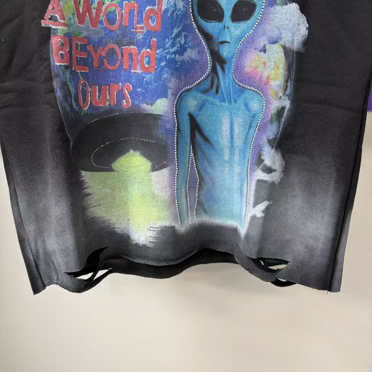 VALE ALL DAY USA A World Beyond Ours Alien Graphic T-Shirt