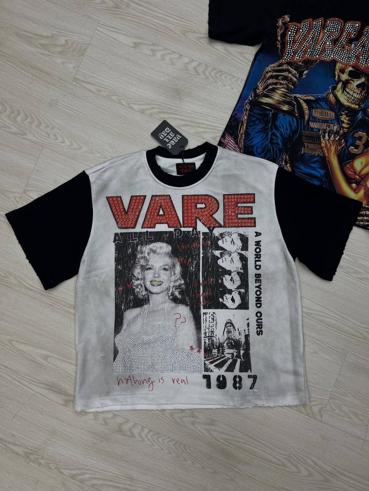VARE ALL DAY Washed Contrast-Sleeve Graphic T-Shirt