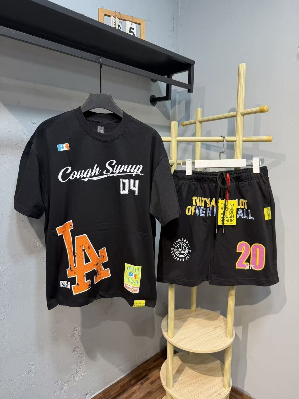 THAT'S A AWFUL LOT OF COUGH SYRUP LA Graphic Short-Sleeve Set