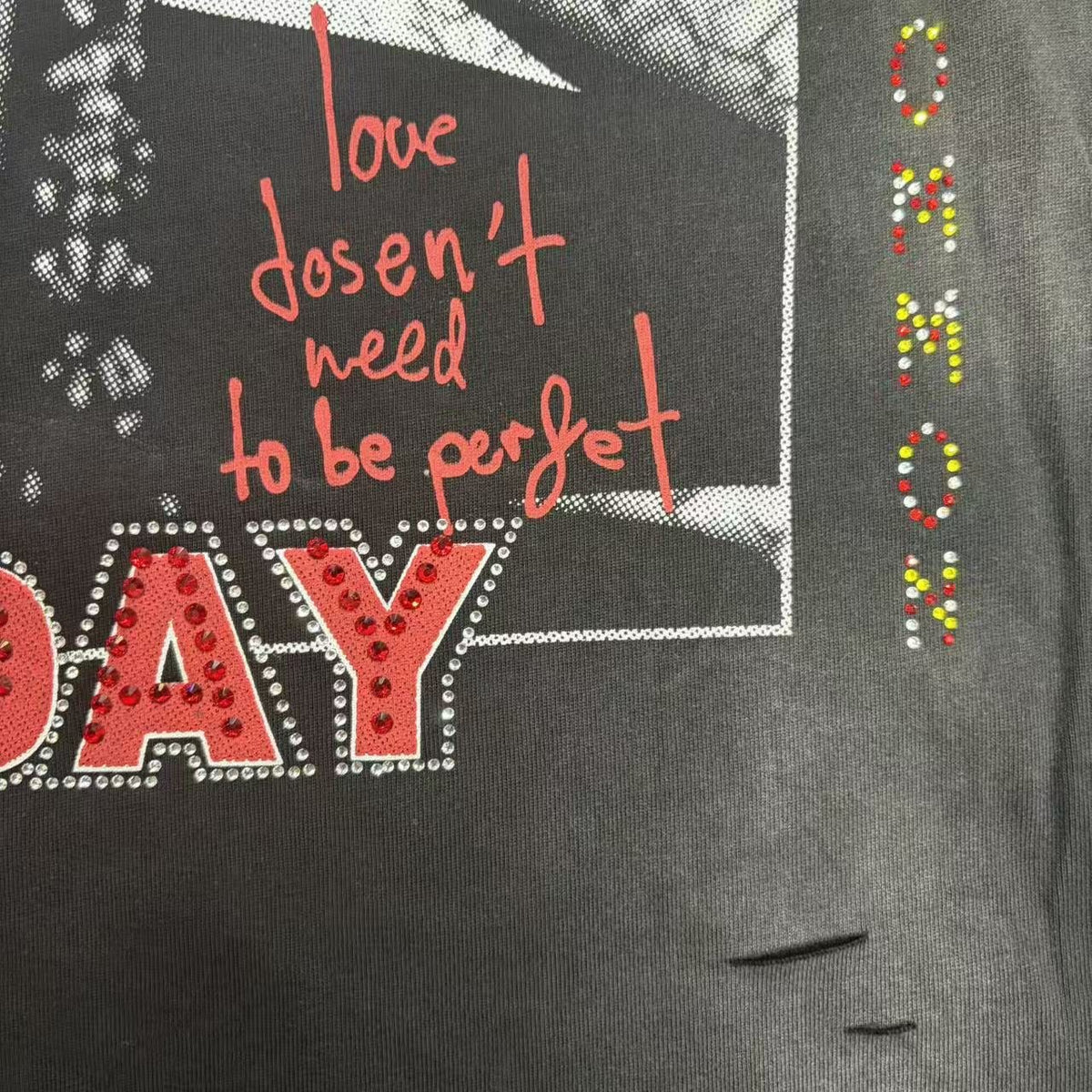 VARE ALL DAY Portrait Graphic Contrast-Sleeve T-Shirt