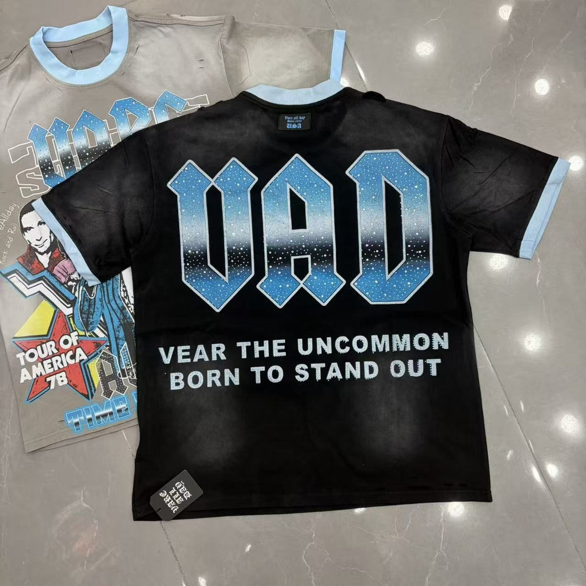VARE ALL DAY Contrast-Trim Graphic Short-Sleeve T-Shirt