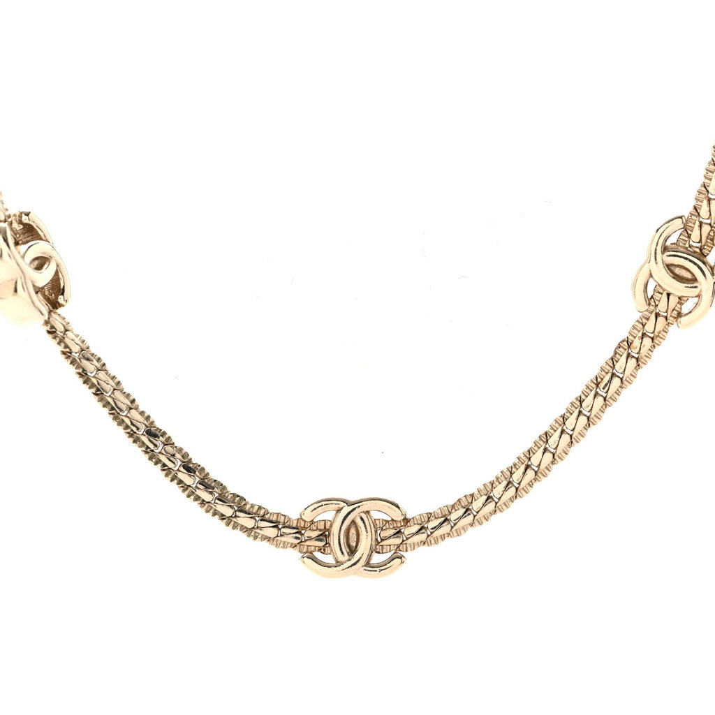 Metal CC Short Chain Necklace Gold