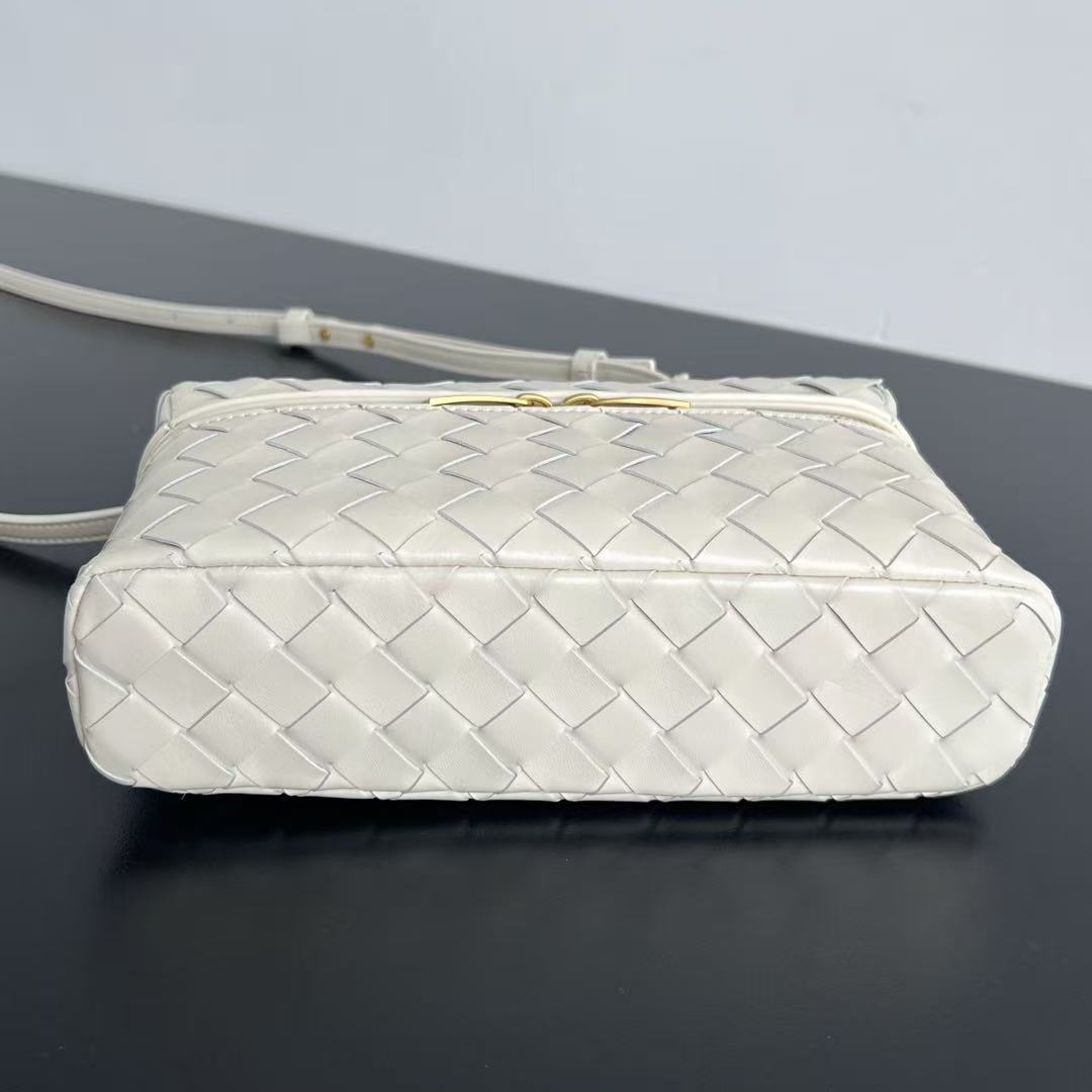 BANG BANG 22 VANITY CASE IN WHITE CALFSKIN