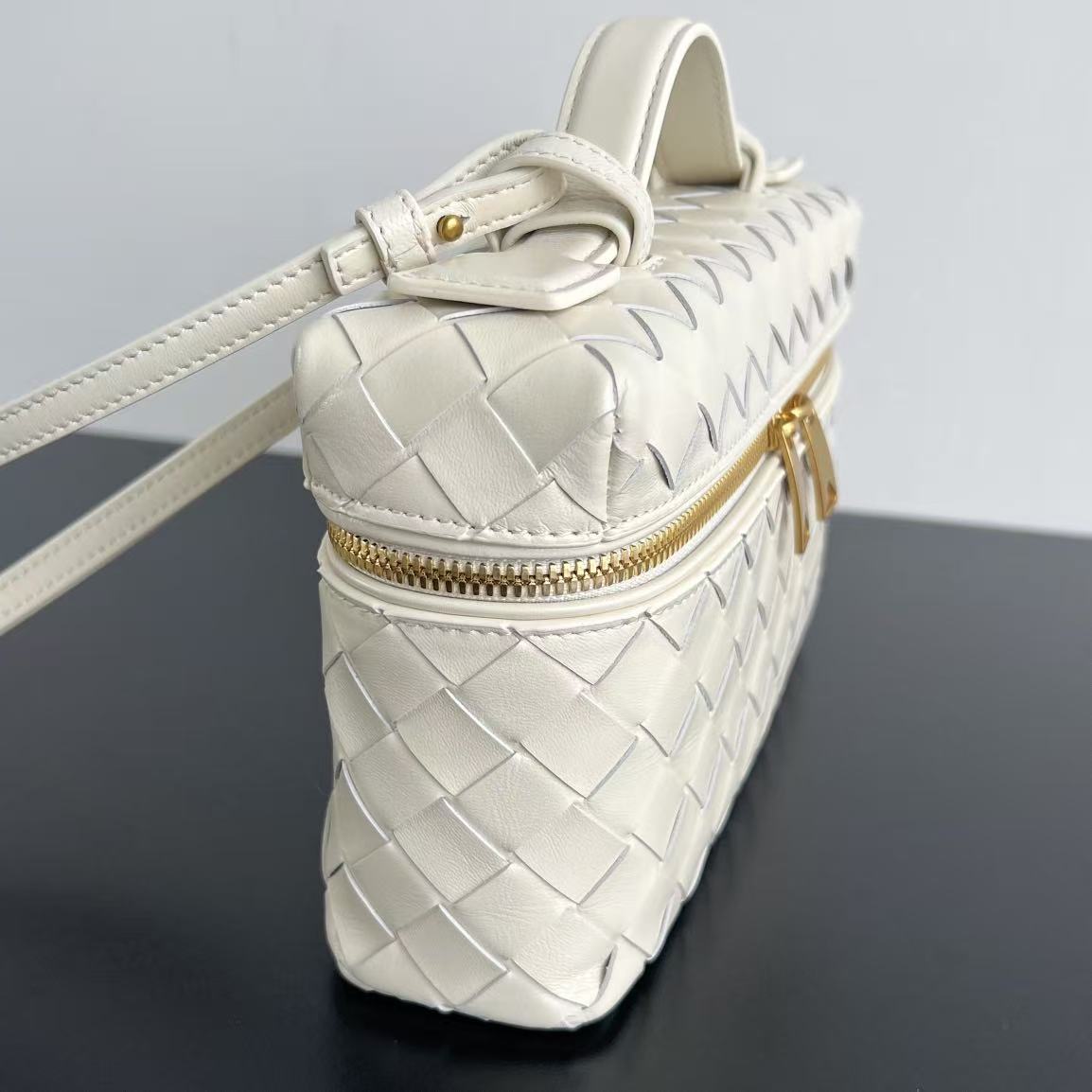 BANG BANG 22 VANITY CASE IN WHITE CALFSKIN