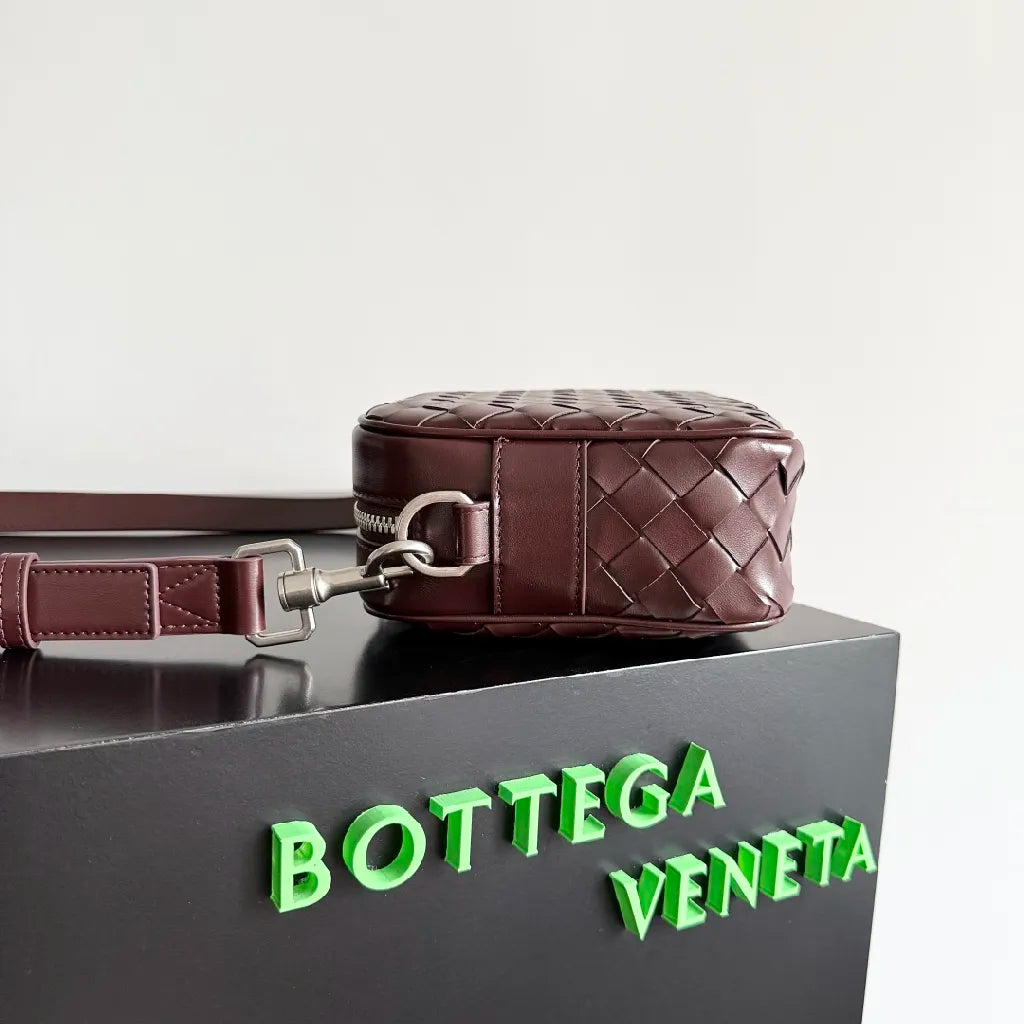 BV 25 Small Intrecciato Camera Bag 24.5cm Barolo  Cowhide HW