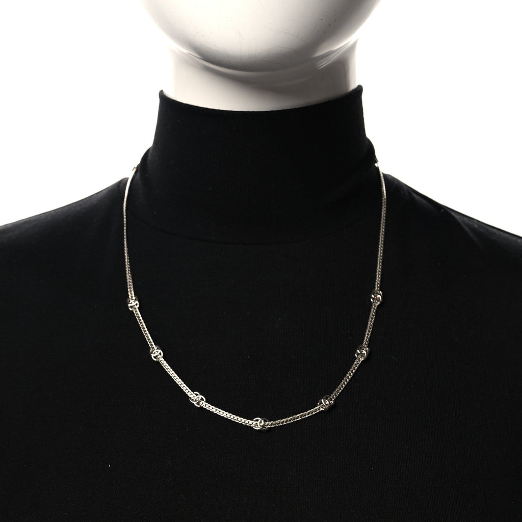 Metal CC Short Chain Necklace Silver