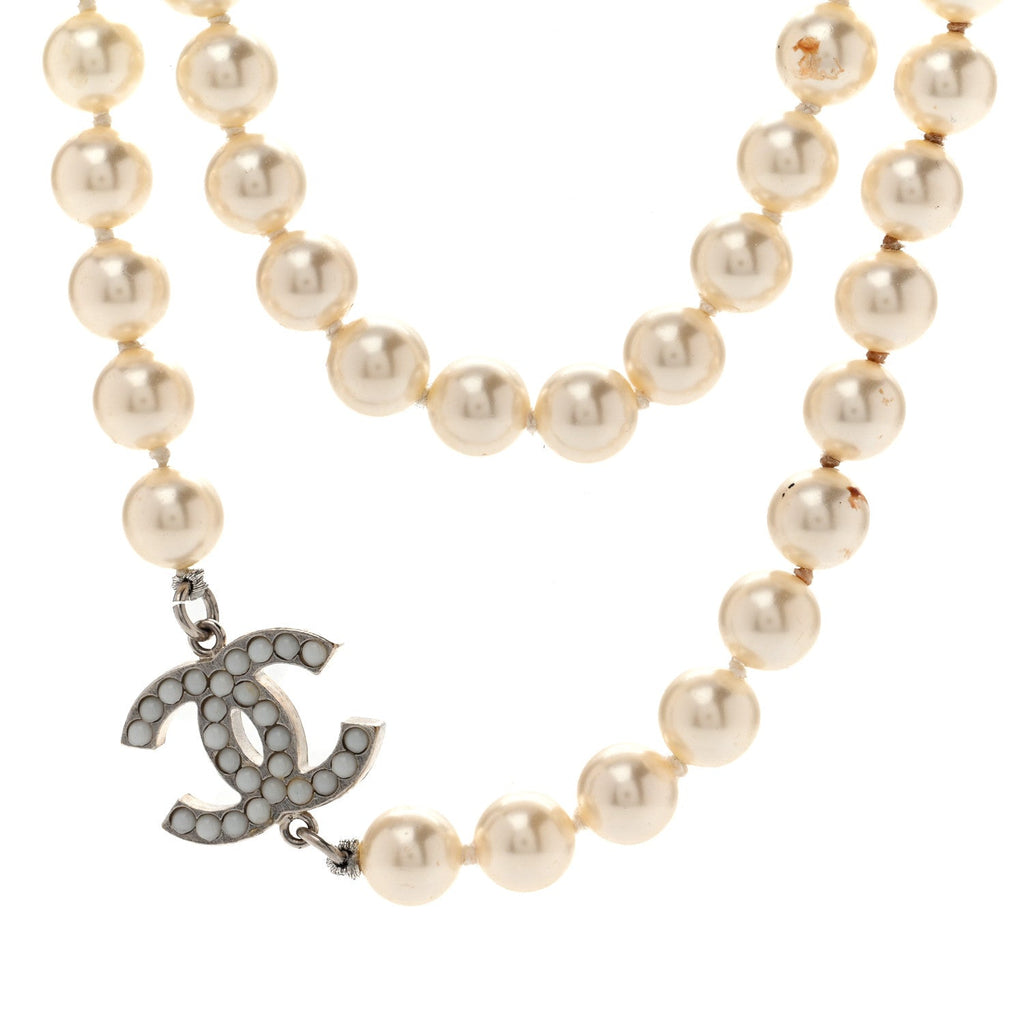 Graduated Pearl CC Long Necklace Silver