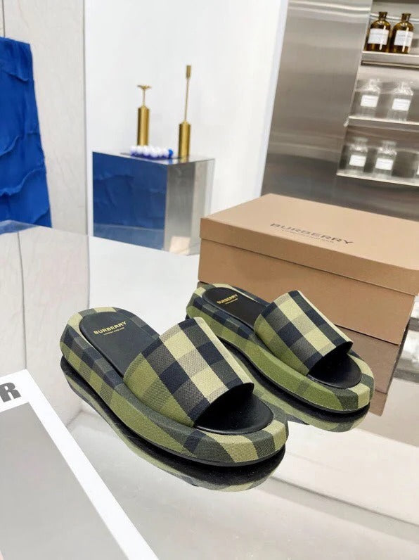 Burberry 26 Check Slippers Green Black in Cotton Linen 729728