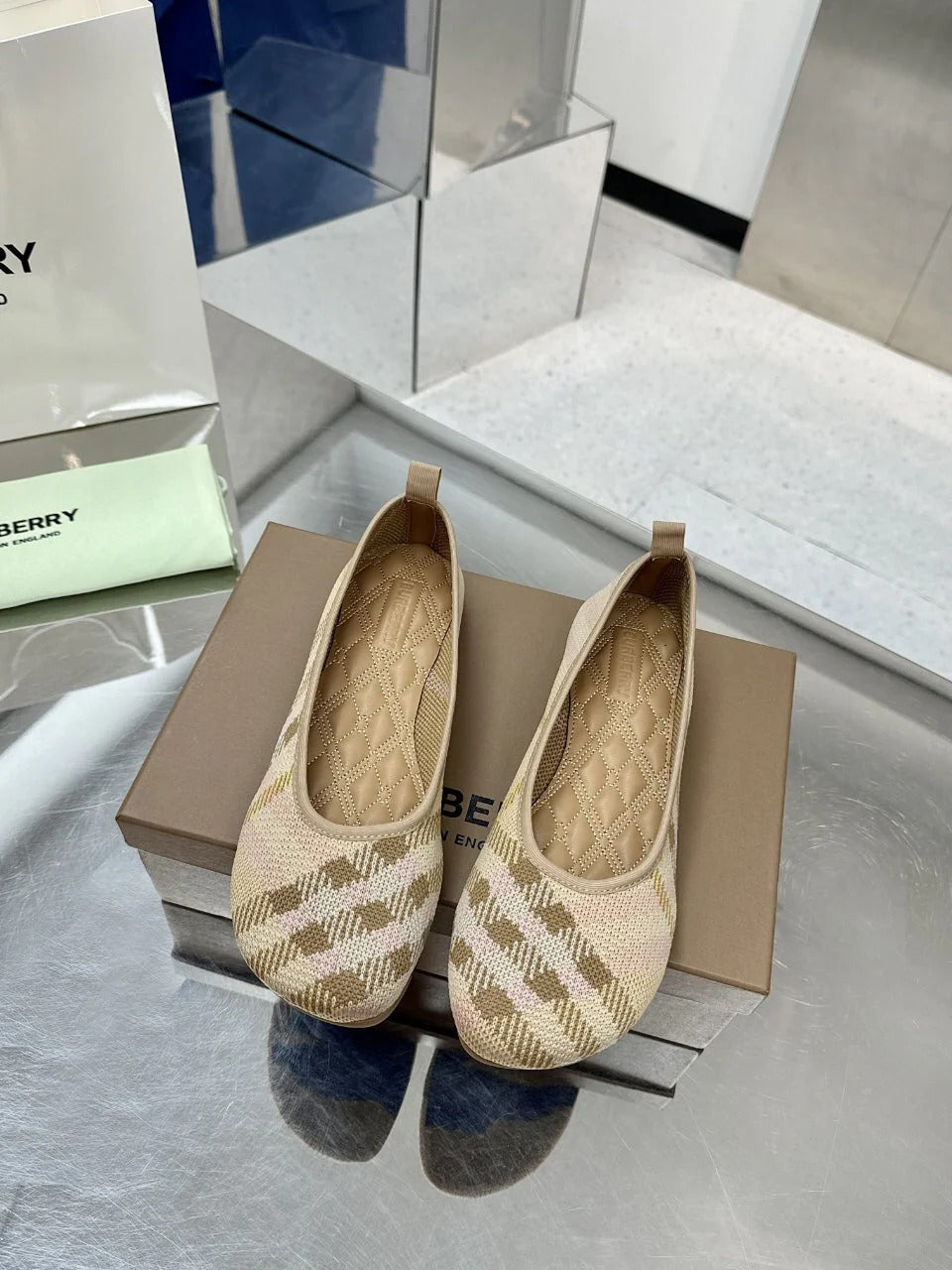 Burberry Classic Check Flats Beige in Fabric 729740
