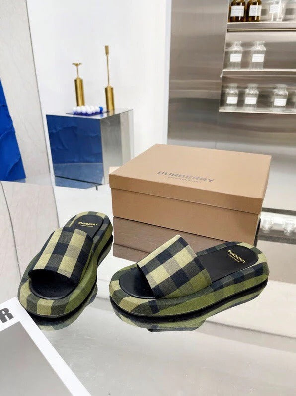 Burberry 26 Check Slippers Green Black in Cotton Linen 729728
