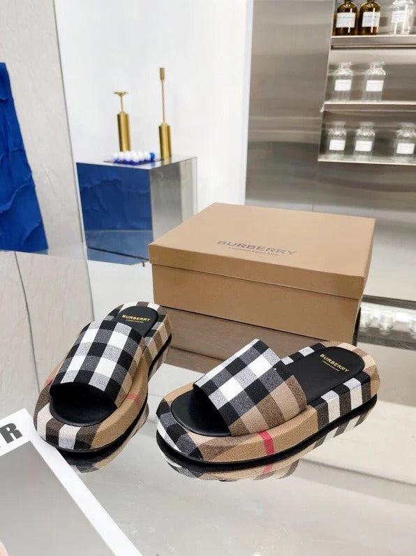 Burberry 26 Check Slippers Light Brown Black in Cotton Linen 729730