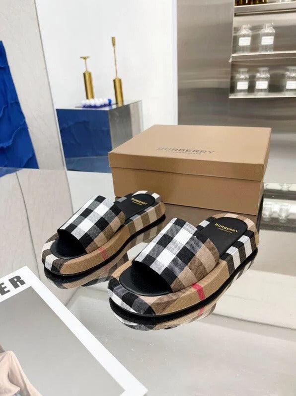 Burberry 26 Check Slippers Light Brown Black in Cotton Linen 729730