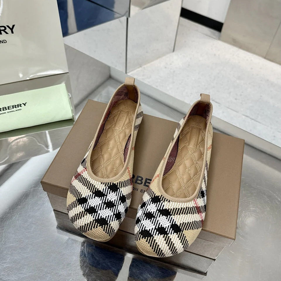Burberry Classic Check Flats Beige in Fabric 729742