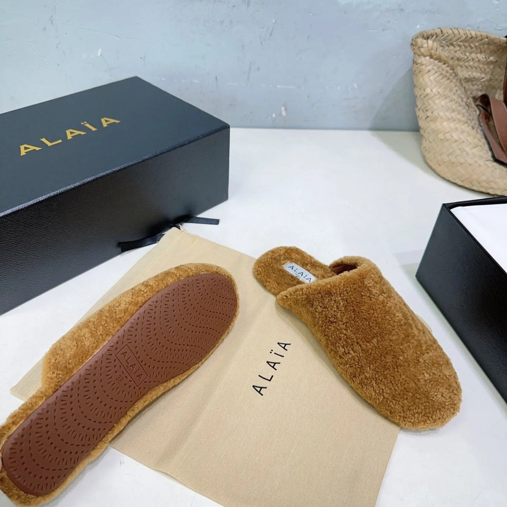 ALAIA 25 Fur Mule Slipper Camel in Lambswool 629517