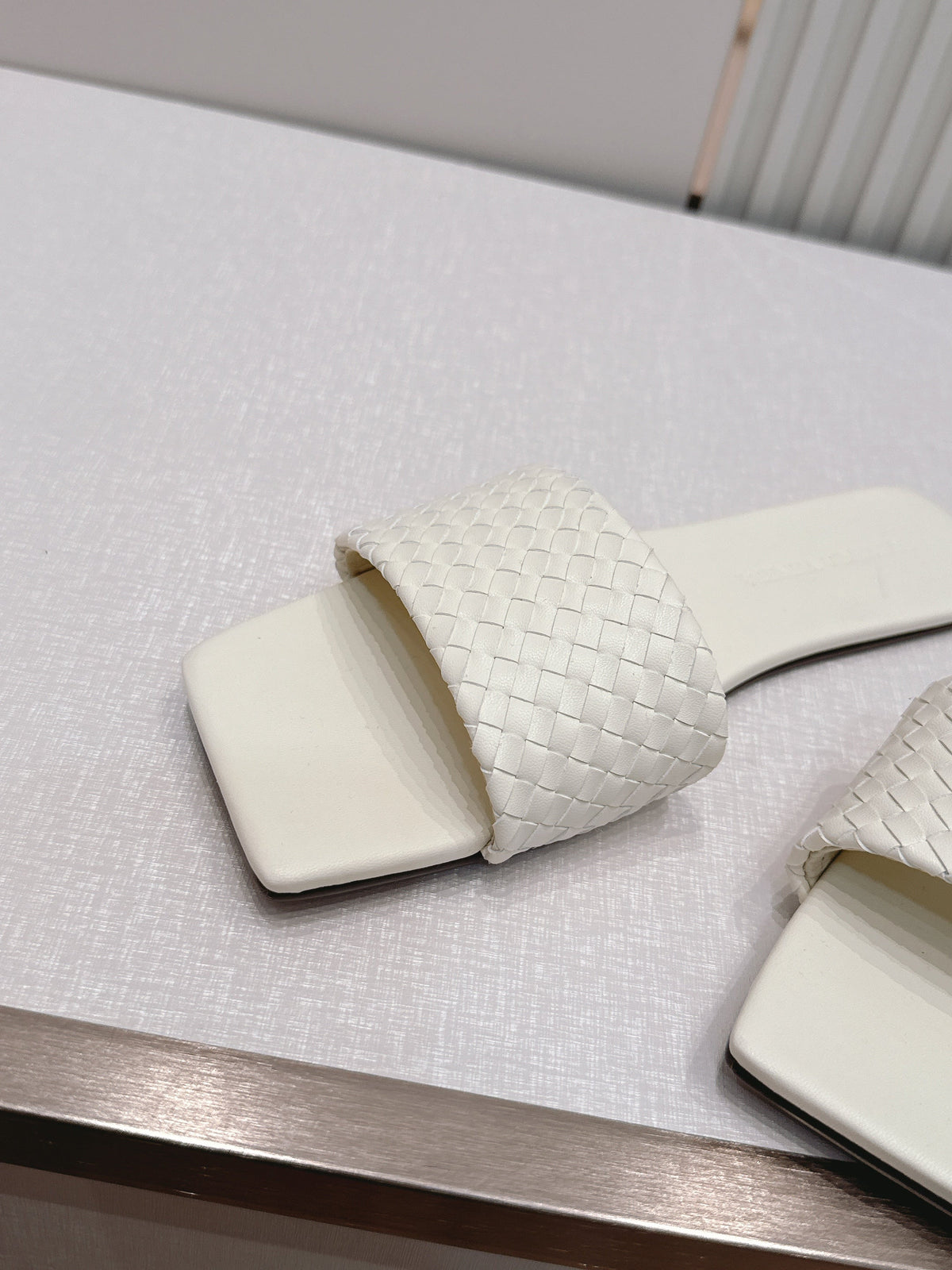 BV Parco Slide White Intrecciato Woven Leather 798043