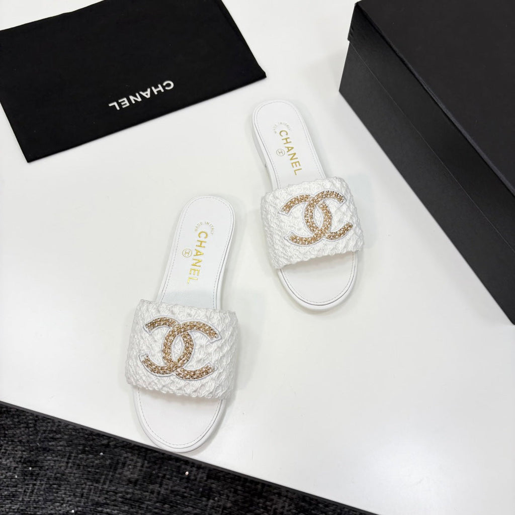 CC 25 Doubble Chain Embroidered Slippers White Fabric And Sheepskin 352492