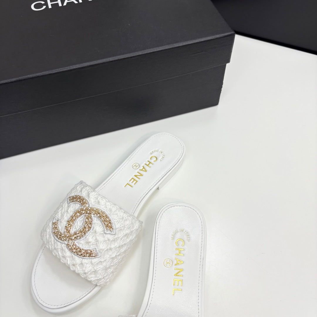 CC 25 Doubble Chain Embroidered Slippers White Fabric And Sheepskin 352492