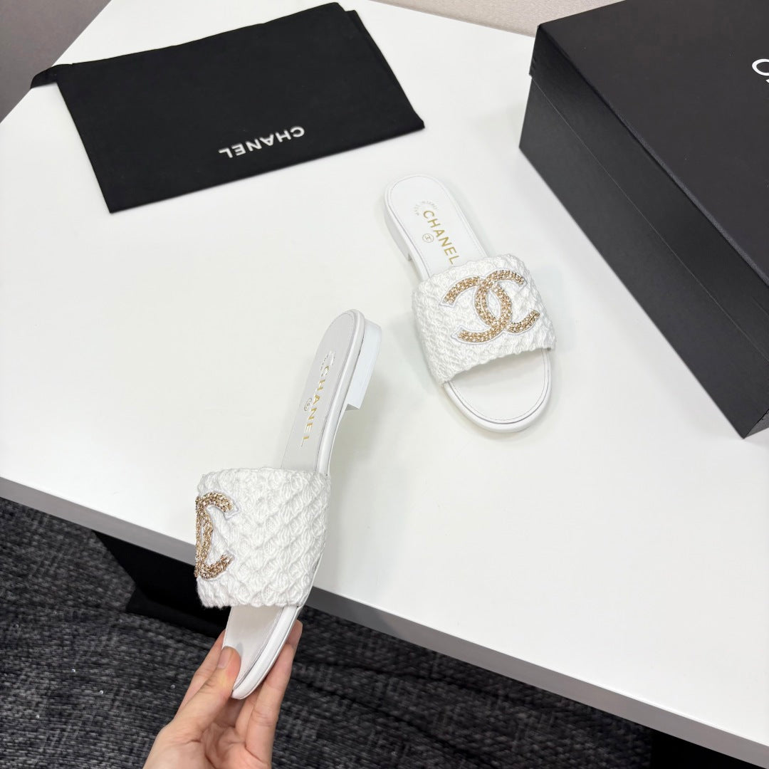CC 25 Doubble Chain Embroidered Slippers White Fabric And Sheepskin 352492