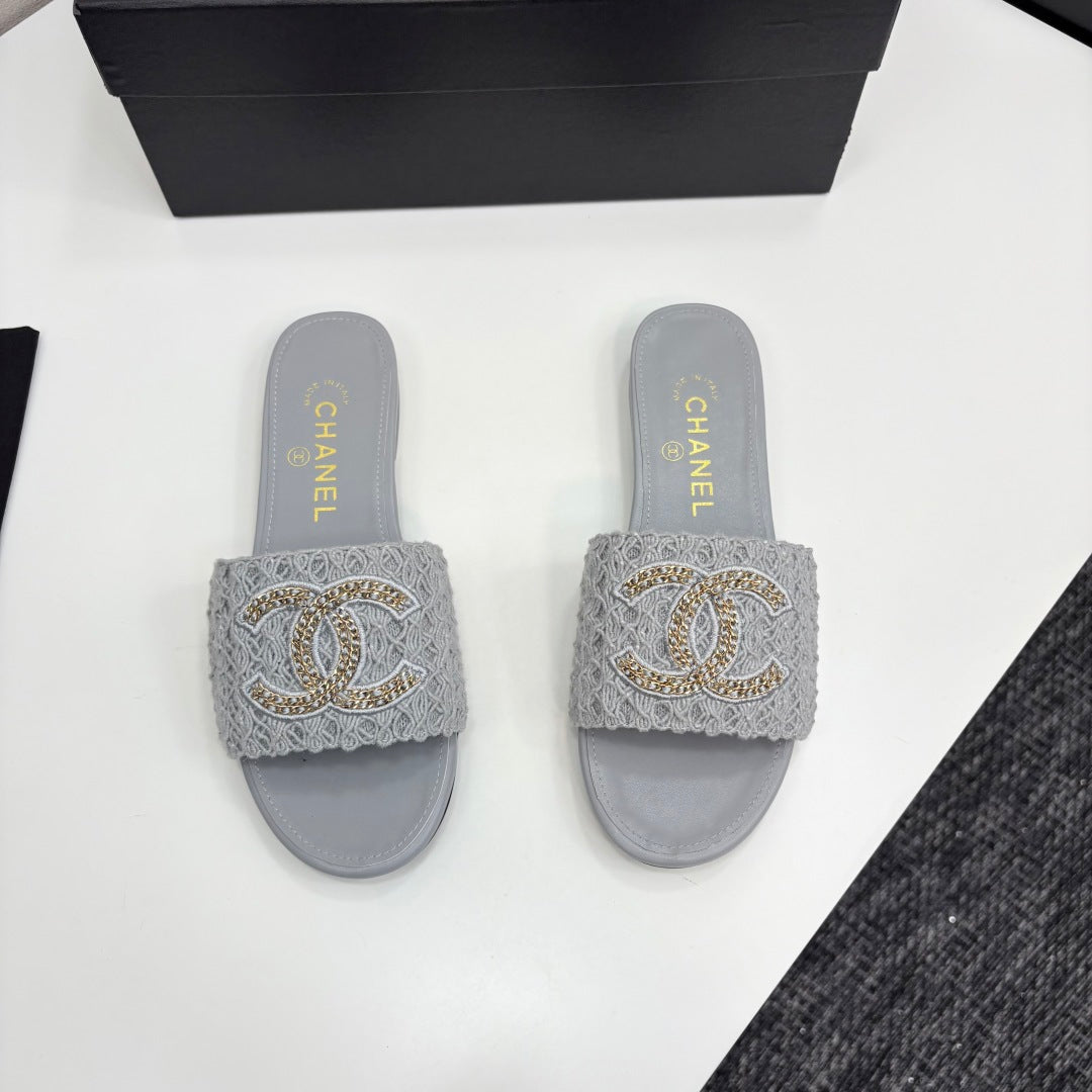 CC 25 Doubble Chain Embroidered Slippers Grey Fabric And Sheepskin 352494