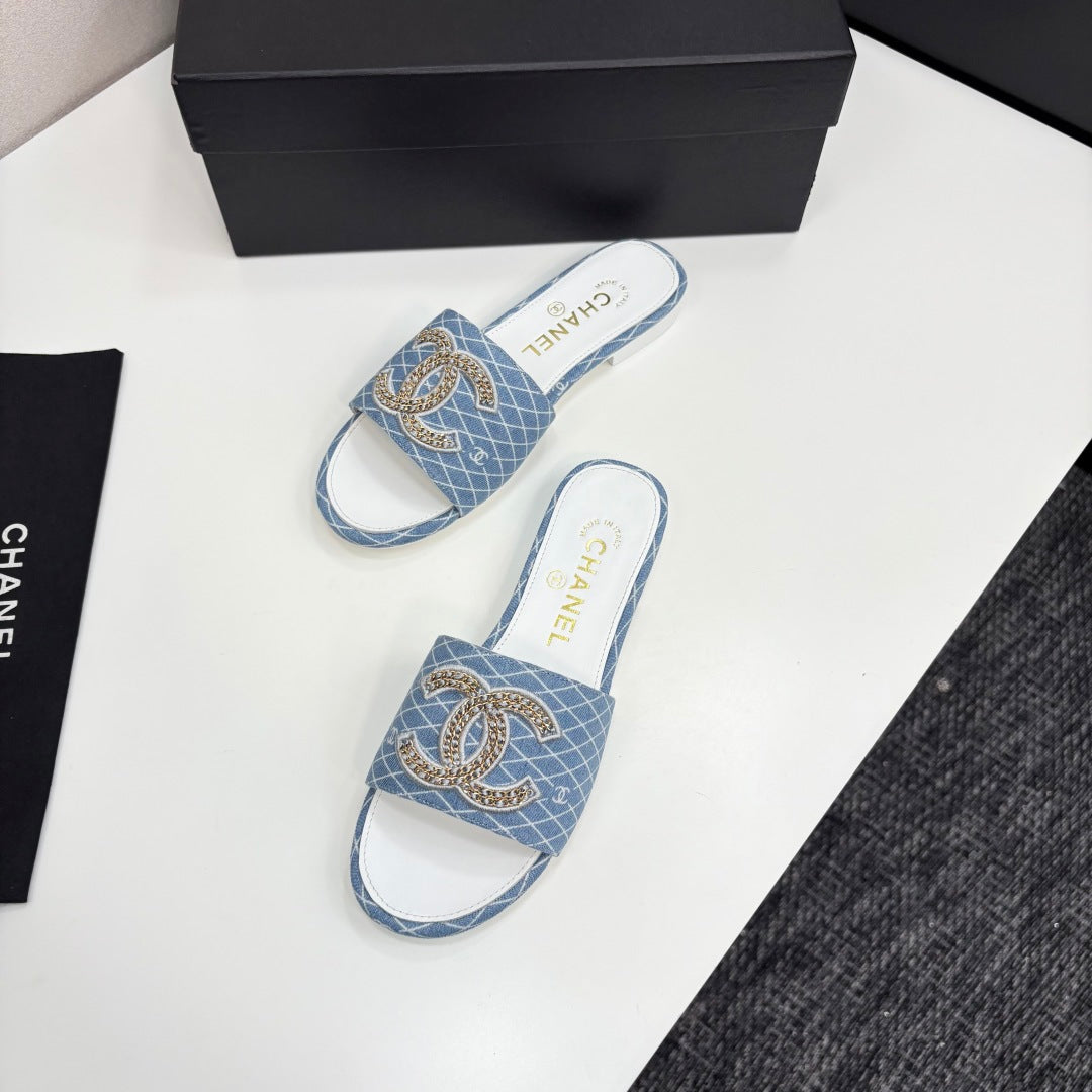CC 25 Doubble Chain Embroidered Slippers Light Blue Fabric 352497