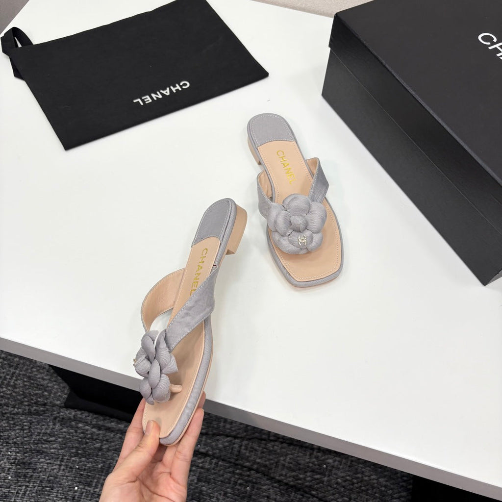 CC 25 Camellia Thong Sandals Grey Beige Sheepskin And Fabric 368837