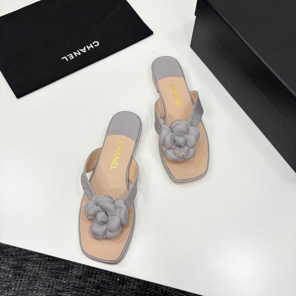 CC 25 Camellia Thong Sandals Grey Beige Sheepskin And Fabric 368837