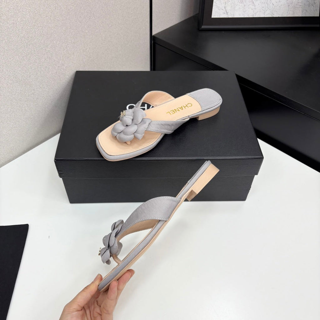 CC 25 Camellia Thong Sandals Grey Beige Sheepskin And Fabric 368837