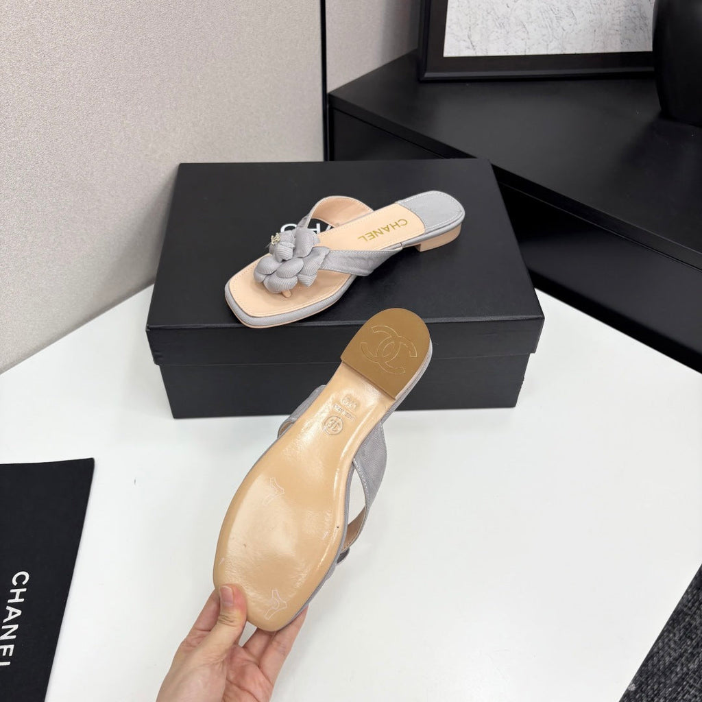 CC 25 Camellia Thong Sandals Grey Beige Sheepskin And Fabric 368837