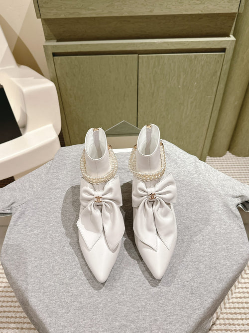 CC 24A Pearl Bow Ankle Boots 65mm White Sheepskin 447470