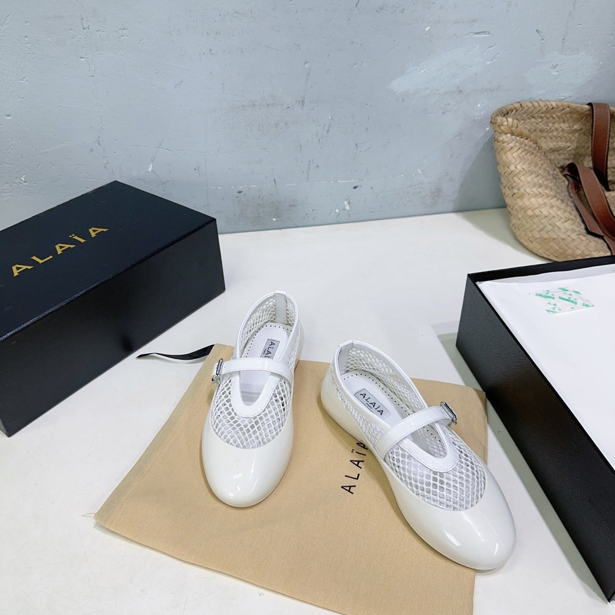 Alaia Ballet Flats White Mesh Patent Leather 674314
