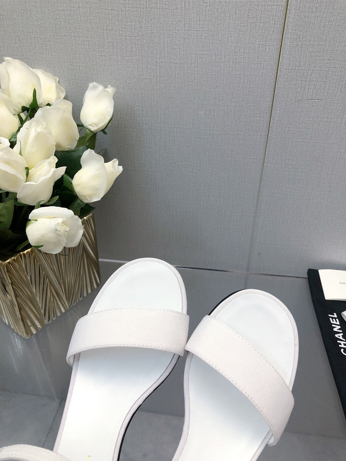 BLOCK HEEL WITH CRYSTAL 5 CM SANDAL IN WHITE FABRIC