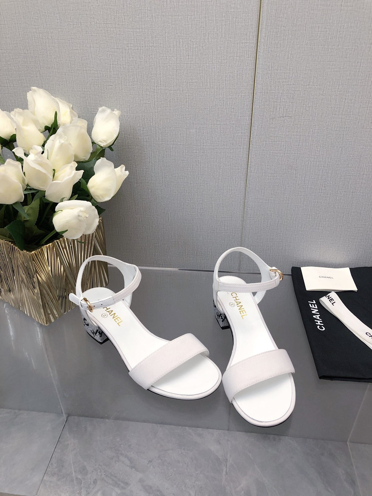 BLOCK HEEL WITH CRYSTAL 5 CM SANDAL IN WHITE FABRIC
