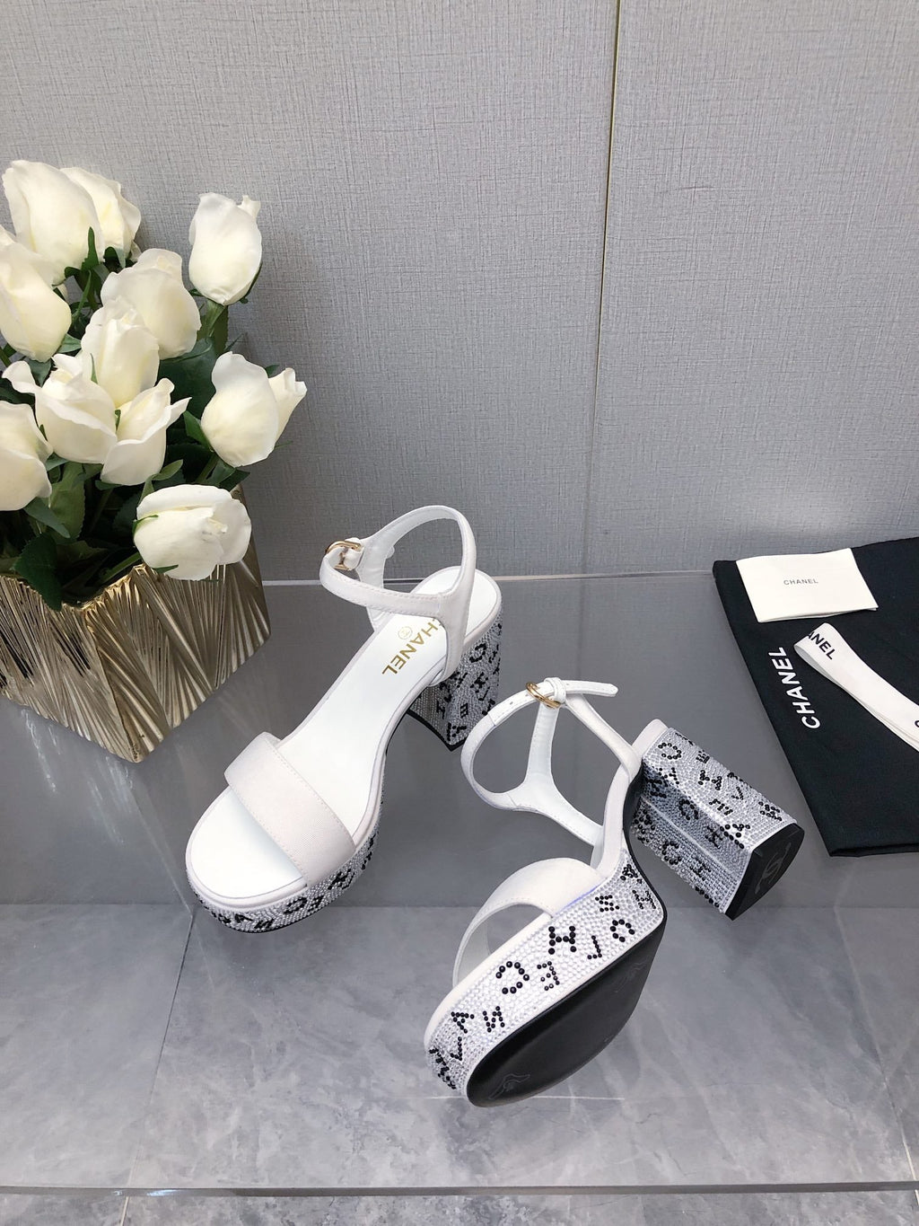 BLOCK HEEL WITH CRYSTAL 9 CM SANDAL IN WHITE FABRIC