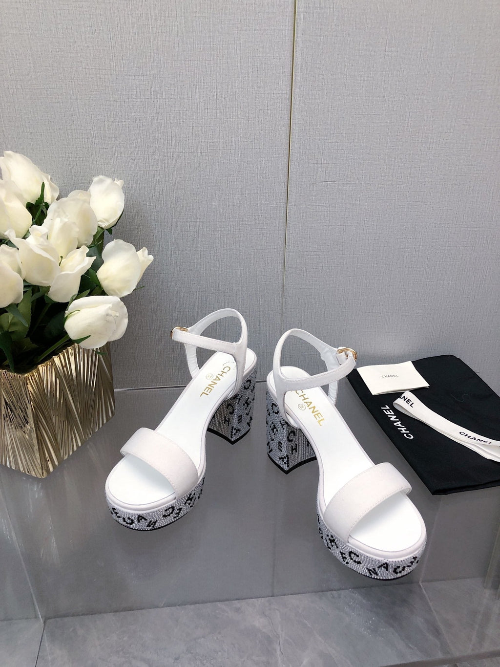 BLOCK HEEL WITH CRYSTAL 9 CM SANDAL IN WHITE FABRIC