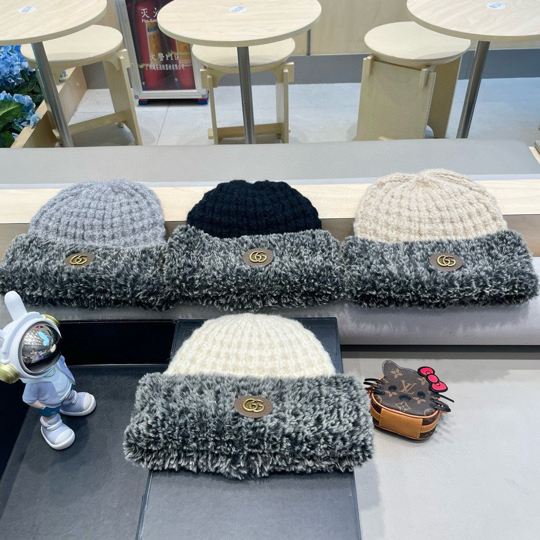 BEANIE HAT IN BLACK WOOL AND FLEECE 399548