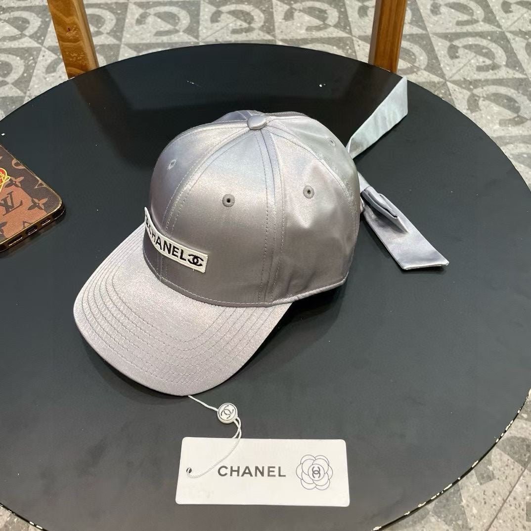 BASEBALL HAT IN SILVER SILK SATIN 404865