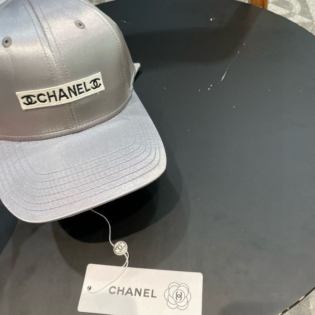 BASEBALL HAT IN SILVER SILK SATIN 404865